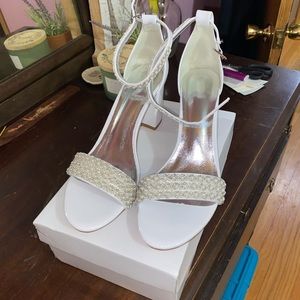 Brand new never worn. Wife didn’t like them